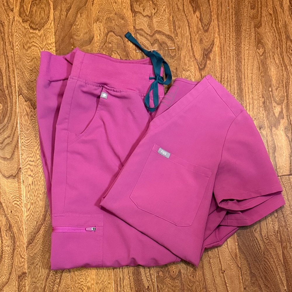 Figs Scrub Set
